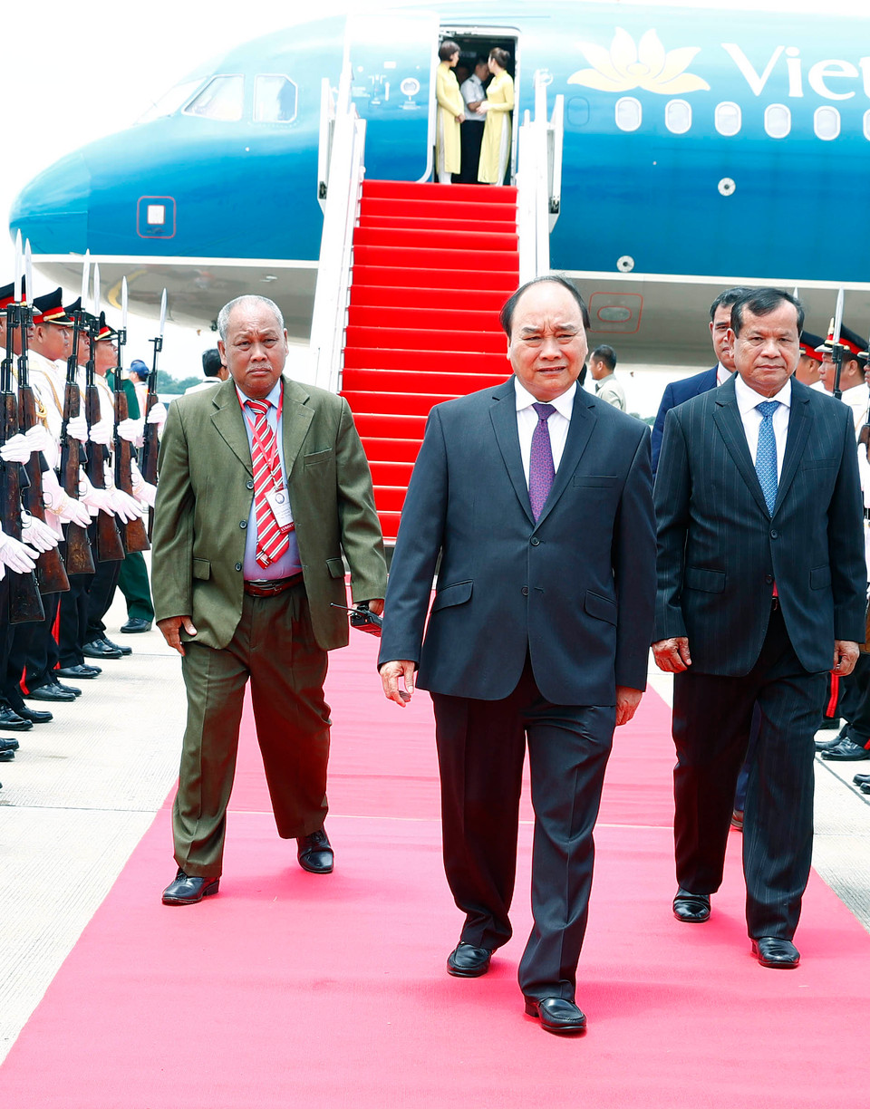 阮春福抵达柬埔寨首都金边国际机场。