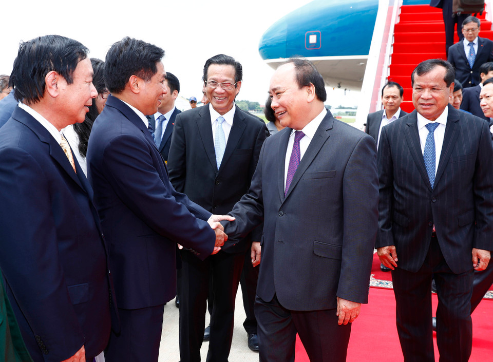 阮春福抵达柬埔寨首都金边国际机场。