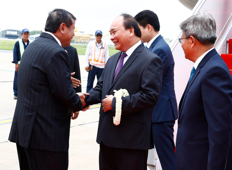 阮春福抵达柬埔寨首都金边国际机场。