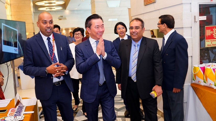越南驻印度大使范生周出席向印度市场推介岘港市旅游和服务的信息，尤其是海滩度假旅游、会奖旅游等产品，为深化双方今后的旅游合作作出准备。越南驻印度大使范生周在活动中发表讲话时认为，受新冠肺炎疫情影响的2年多后，印度游客出国旅游需求很大。图自Vietnam+