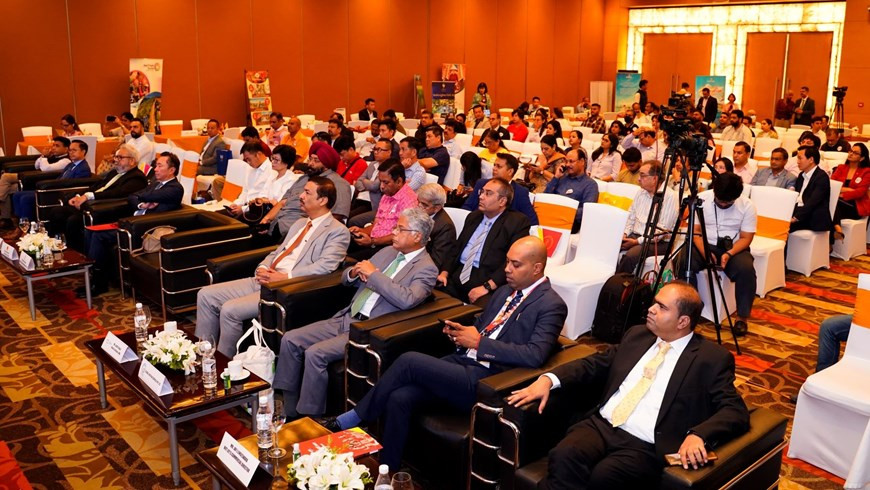 该活动吸引了印度旅行社、婚庆公司、会奖旅游供应商MICE和30余家印度媒体机构等的100余名代表出席该活动。越南驻印度大使范生周表示，目前，印度游客对越南签证的申请需求显著提升，由之前的250份签证增加到了当前的6000份，增加了23倍，其中有许多关于在越南办喜酒和举行会议的申请。图自Vietnam+