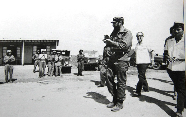 资料图：菲德尔·卡斯特罗探访越南各地。图自互联网