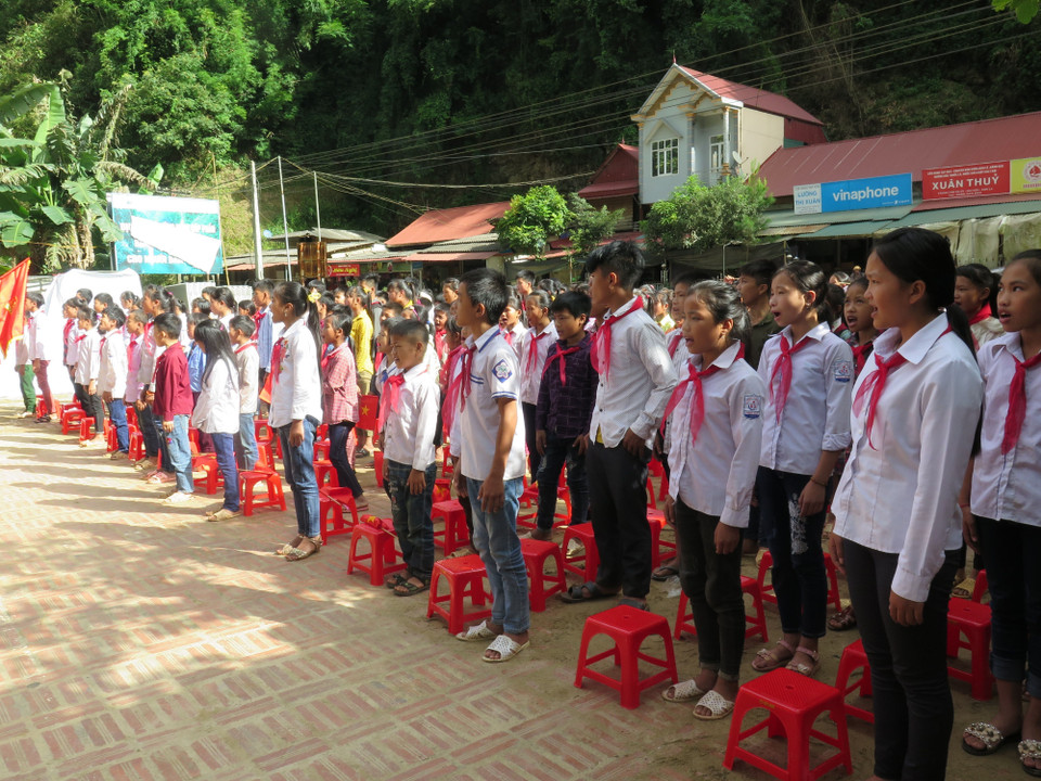 山罗省梅山县诺亚半寄宿制民族中学2018-2019年新学年开学典礼。 越通社记者 阮战 摄