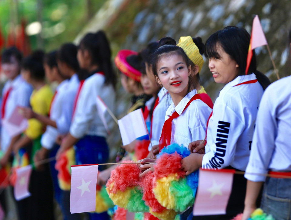 清化省关化县青春半寄宿制民族中学2018-2019年新学年开学典礼上的学生们。越通社记者 仲达 摄