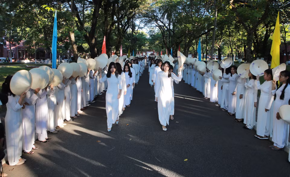 承天顺化省顺化市二征夫人高中学校2018-2019新学年开学典礼 越通社记者 胡球 摄