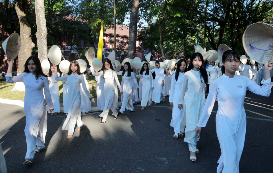 承天顺化省顺化市二征夫人高中学校2018-2019新学年开学典礼 越通社记者 胡球 摄