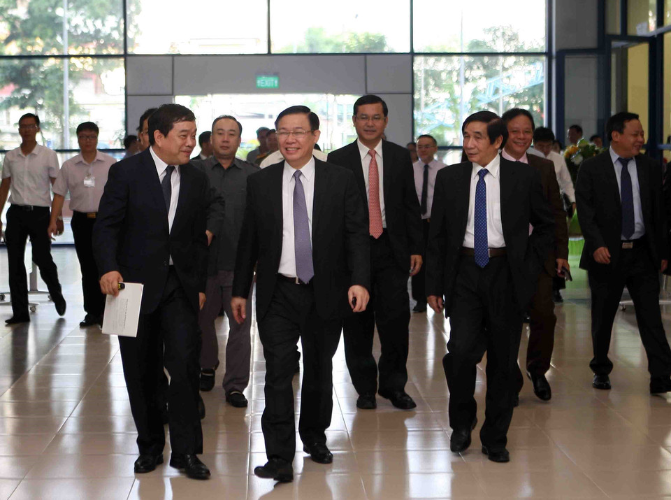 越南政府副总理王廷惠9月5日出席国民经济大学开学典礼。 越通社记者 青松 摄