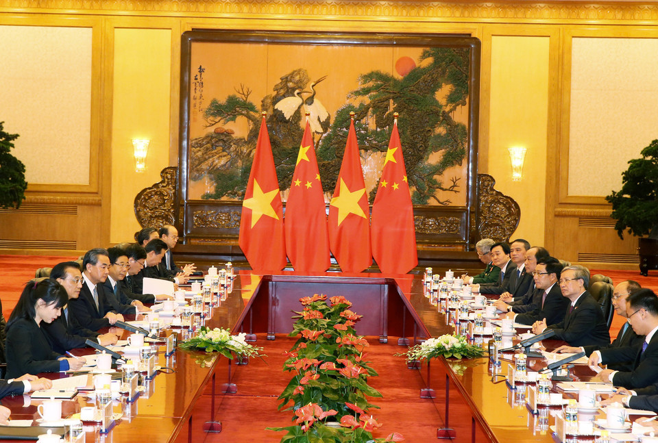  阮春福总理与李克强总理在人民大会堂举行会谈。（图片来源：越通社）