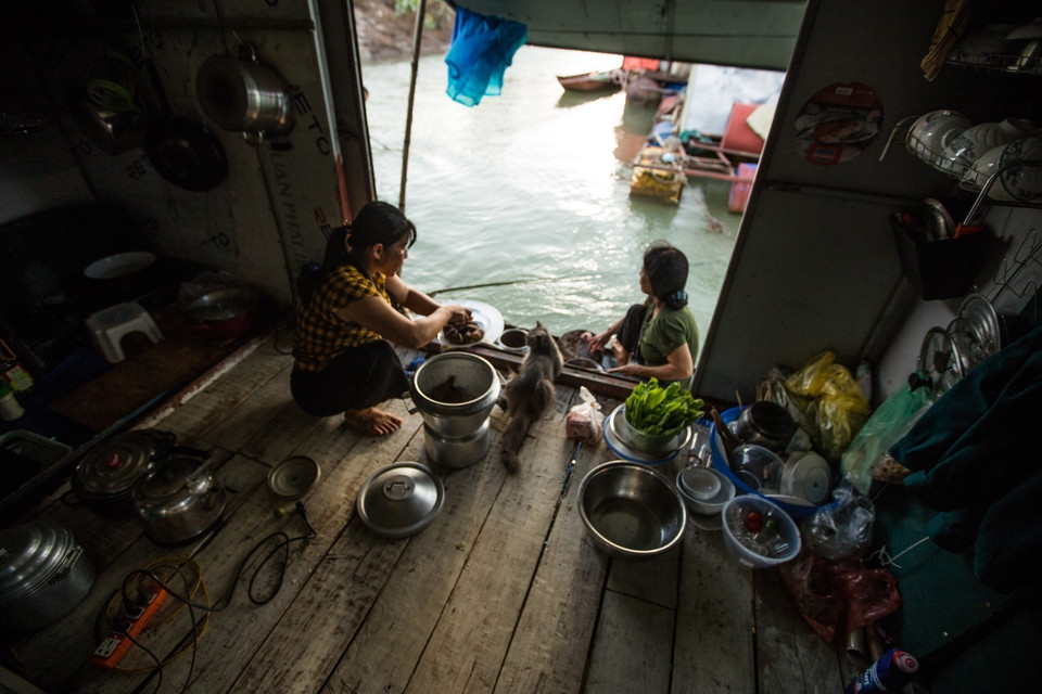 渔村一个渔民家的厨房景观。图自 越通社
