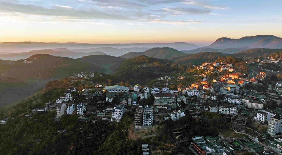 大叻市迎接曙光的黎明时期。图自 越通社