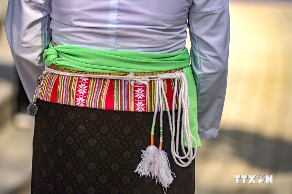 芒族服饰的配饰包括银手镯、串珠项链等。图自 越通社