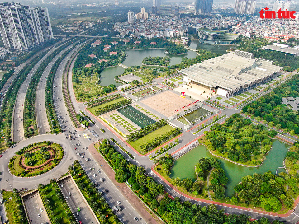 越南国家会议中心位于河内市范雄路57号，被视为越南首都最大的多功能工程群。 这是越南各重大会议、国内和国际各政治和经商活动举办的场所。图自新闻报