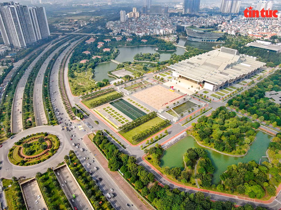 越南国家会议中心位于河内市范雄路57号，被视为越南首都最大的多功能工程群。 这是越南各重大会议、国内和国际各政治和经商活动举办的场所。图自新闻报