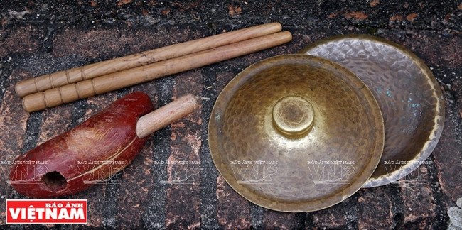 春谱戏中使用的鼓、木鱼、金钱板等。越南画报记者 陈功达 摄