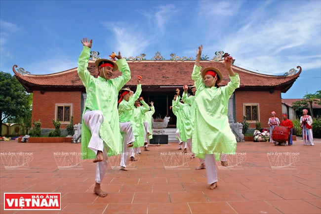 精彩的吴国舞。越南画报记者 陈功达 摄