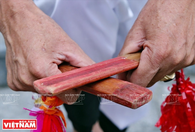 春谱戏中使用的金钱板。越南画报记者 陈清江 摄