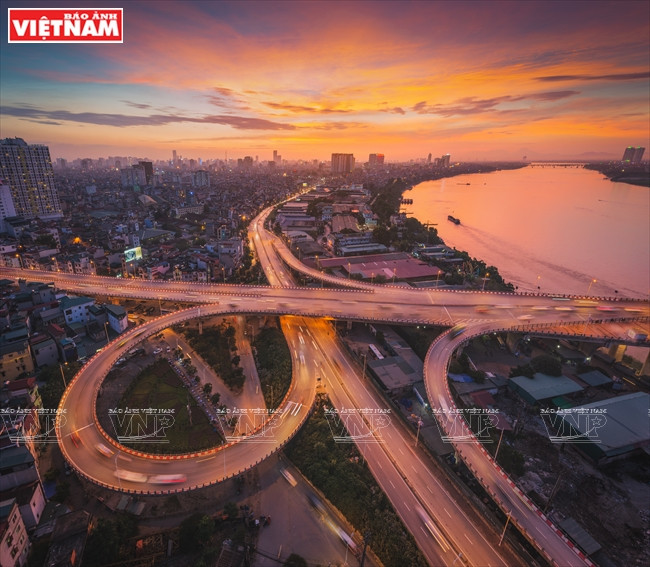 河内交通。图自越南画报