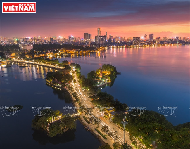 河内西湖。图自越南画报