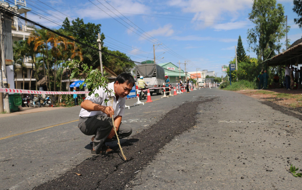91号国道上面出现裂缝。越通社发