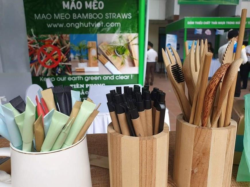 纸制笔。图自越通社