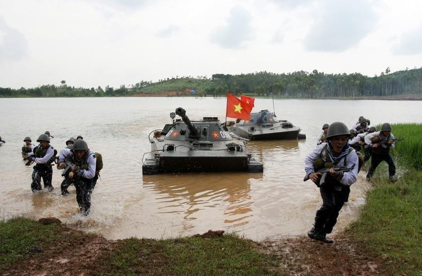 越南人民军队力量不断成长壮大，有效维护国家主权、领土完整以及保护革命成果和国家建设事业的成果。越通社发