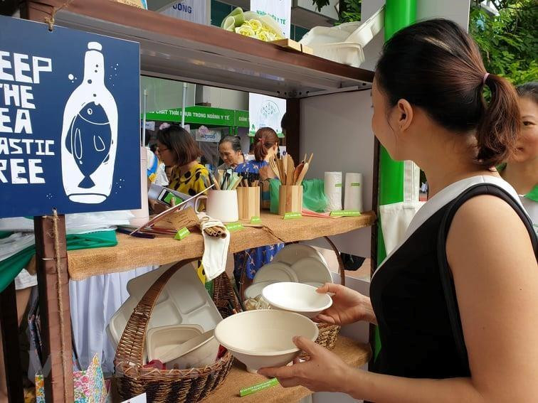 一次性环保碗。图自越通社