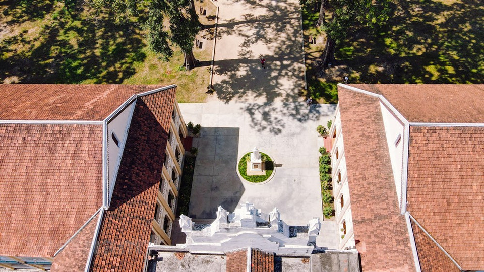 这里不仅是小修院，而且还是东南河教区的天主教群体。值得一提的是，这里还有由智Eugène Charbonnier神父成立的印刷厂，该印刷厂已为当初的越南推广国语过程中做出巨大贡献。图片来源：Vietnam+