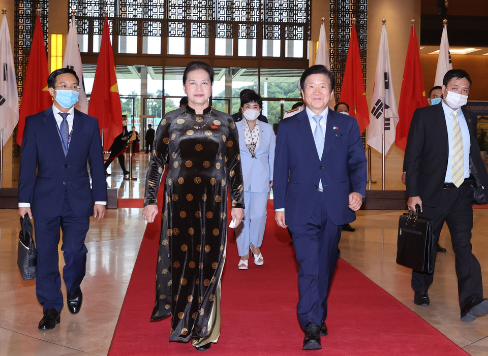 越南国会主席阮氏金银主持仪式，欢迎韩国国会议长朴炳锡对越南进行正式访问。越通社记者 仲德 摄