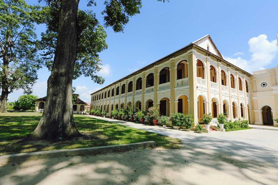 这是越南三家国语书籍印刷厂之一。这三家国语书籍印刷厂包括西贡新定、河内市宁富以及村河小修院等。图片来源：Vietnam+