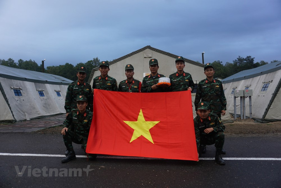 越南人民军狙击赛队取得高成绩，庆祝越南国庆节。图片来源：越通社