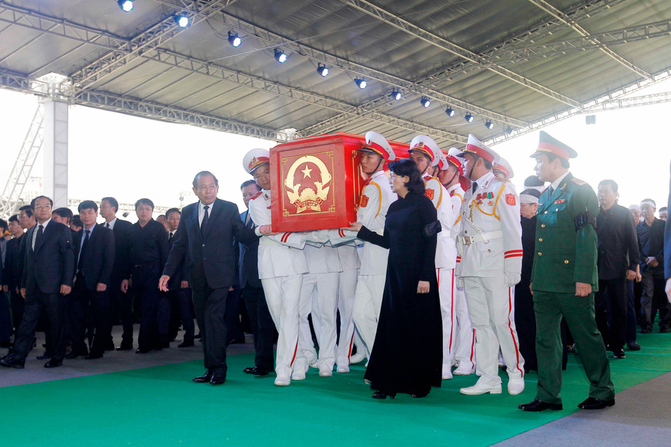 安葬仪式在宁平省金山县光善乡13号村举行。图自越通社