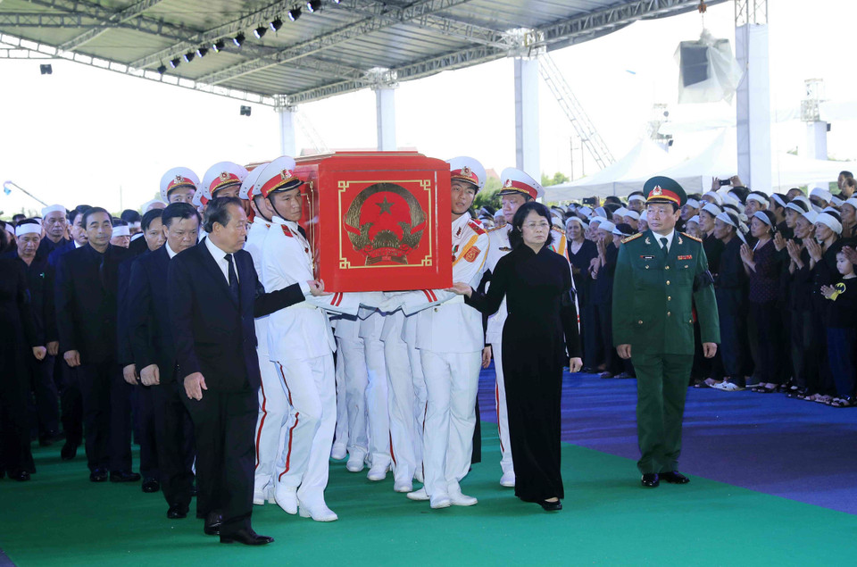 安葬仪式在宁平省金山县光善乡13号村举行。图自越通社