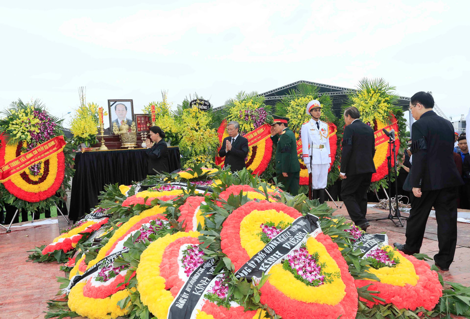 安葬仪式在宁平省金山县光善乡13号村举行。图自越通社