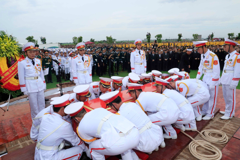 安葬仪式在宁平省金山县光善乡13号村举行。图自越通社