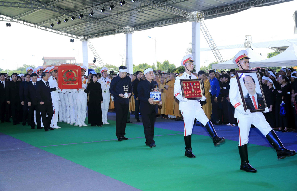 安葬仪式在宁平省金山县光善乡13号村举行。图自越通社