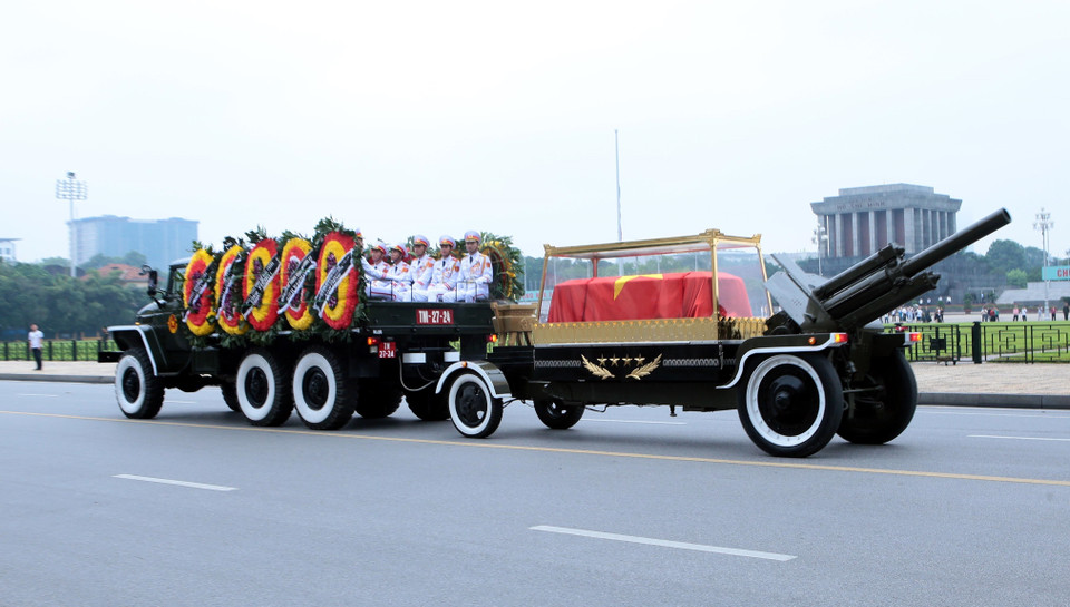 越南国家主席陈大光灵车送别仪式。图自越通社