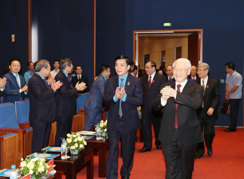 越共中央总书记阮富仲出席越南工会第十二届全国代表大会全体会议。图自越通社