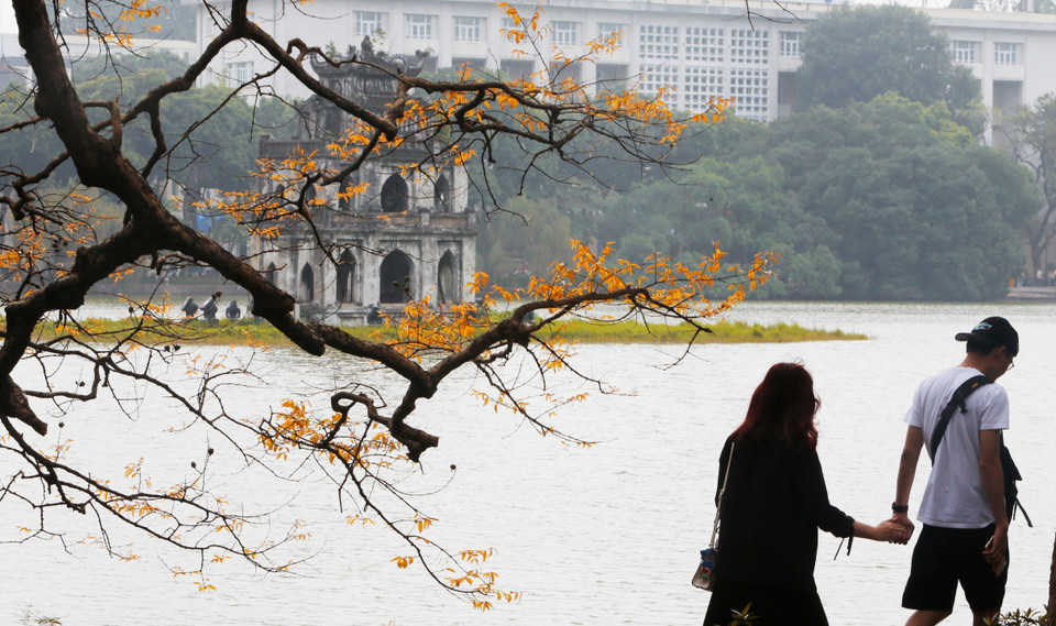 河内市还剑湖大叶紫薇纷纷发芽长出小嫩叶。越通社记者 摄 