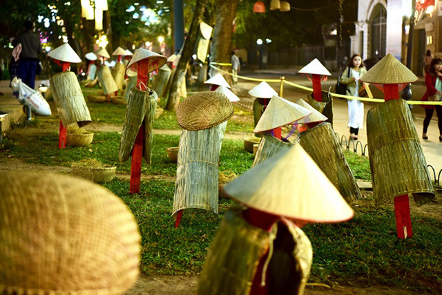 模拟越南农民。（图片来源：越南《人民报》）