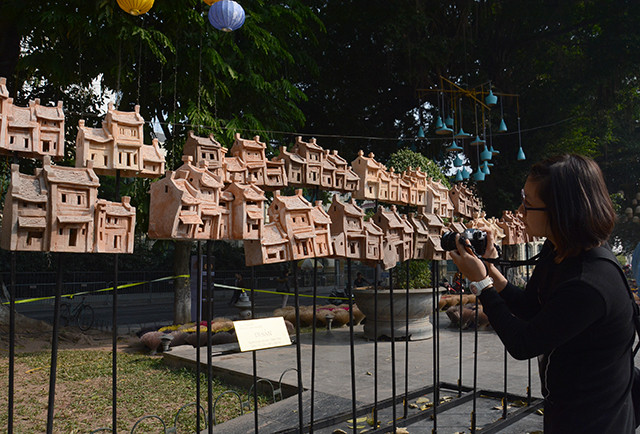 陶器空间模拟河内古街。（图片来源：越南《人民报》）