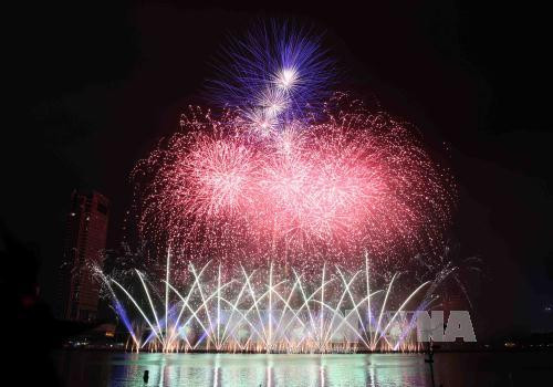 2017年越南岘港国际烟花节开幕式。（图片来源：越通社）