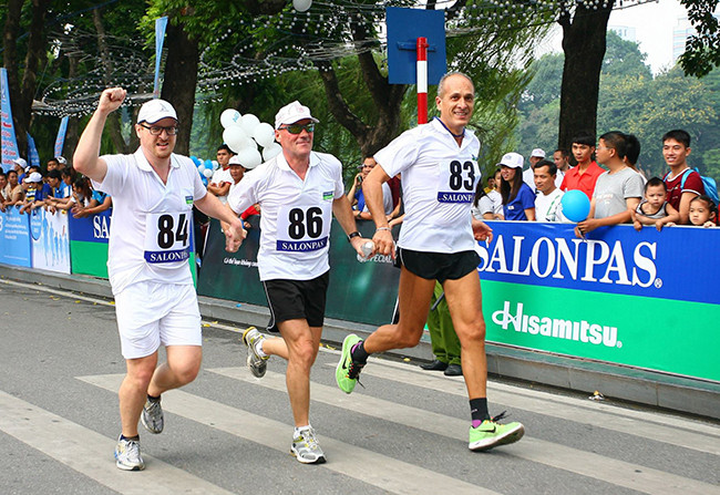 一起达到目的。