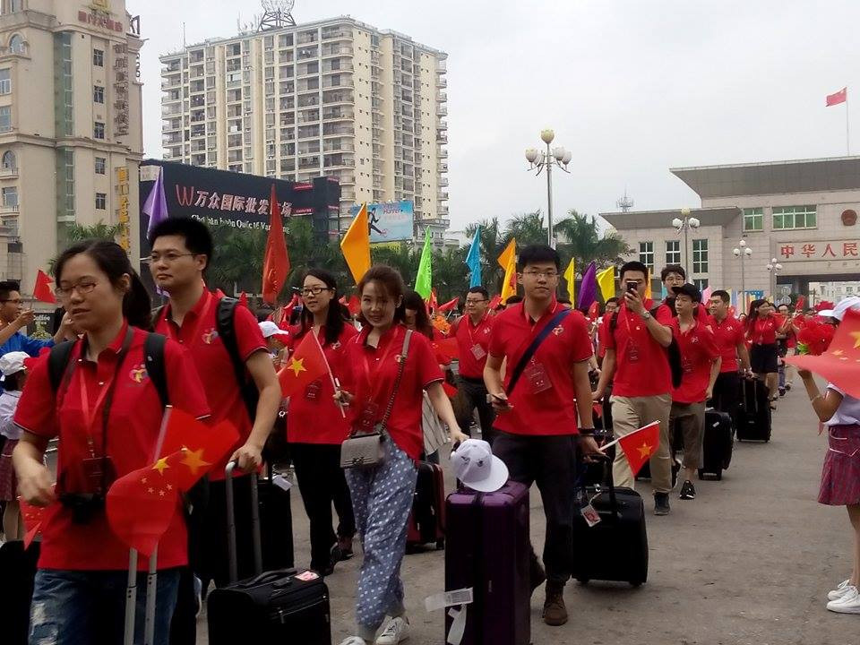 中国青年代表入境越南广宁省芒街国际口岸（图片来源：越通社）