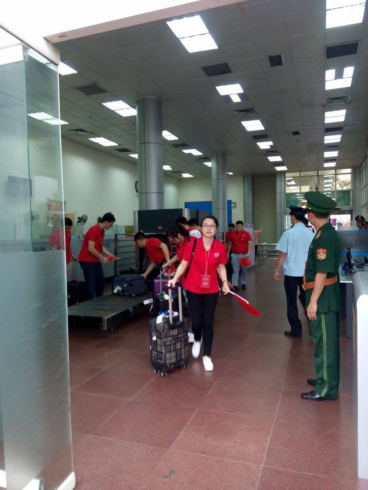 中国青年代表入境越南广宁省芒街国际口岸（图片来源：越通社）
