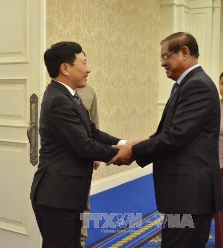 14日下午，越南政府副总理兼外长范平明已拜会了柬埔寨代理首相韶肯。（图片来源：越通社）
