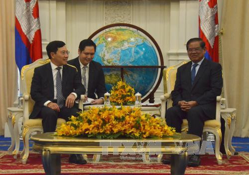 14日下午，越南政府副总理兼外长范平明已拜会了柬埔寨代理首相韶肯。（图片来源：越通社）