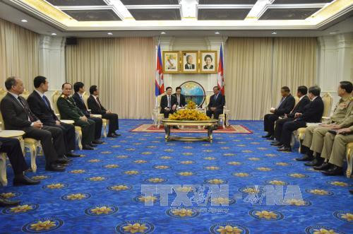 14日下午，越南政府副总理兼外长范平明已拜会了柬埔寨代理首相韶肯。（图片来源：越通社）