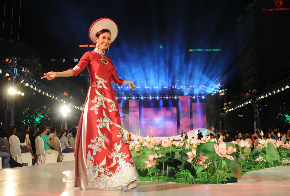 奥戴走秀。（图片来源：越通社）