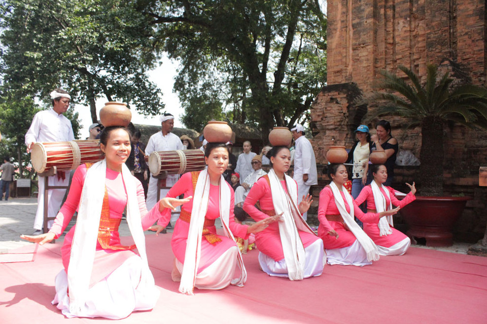 占族传统舞蹈（图片来源：越共电子报）