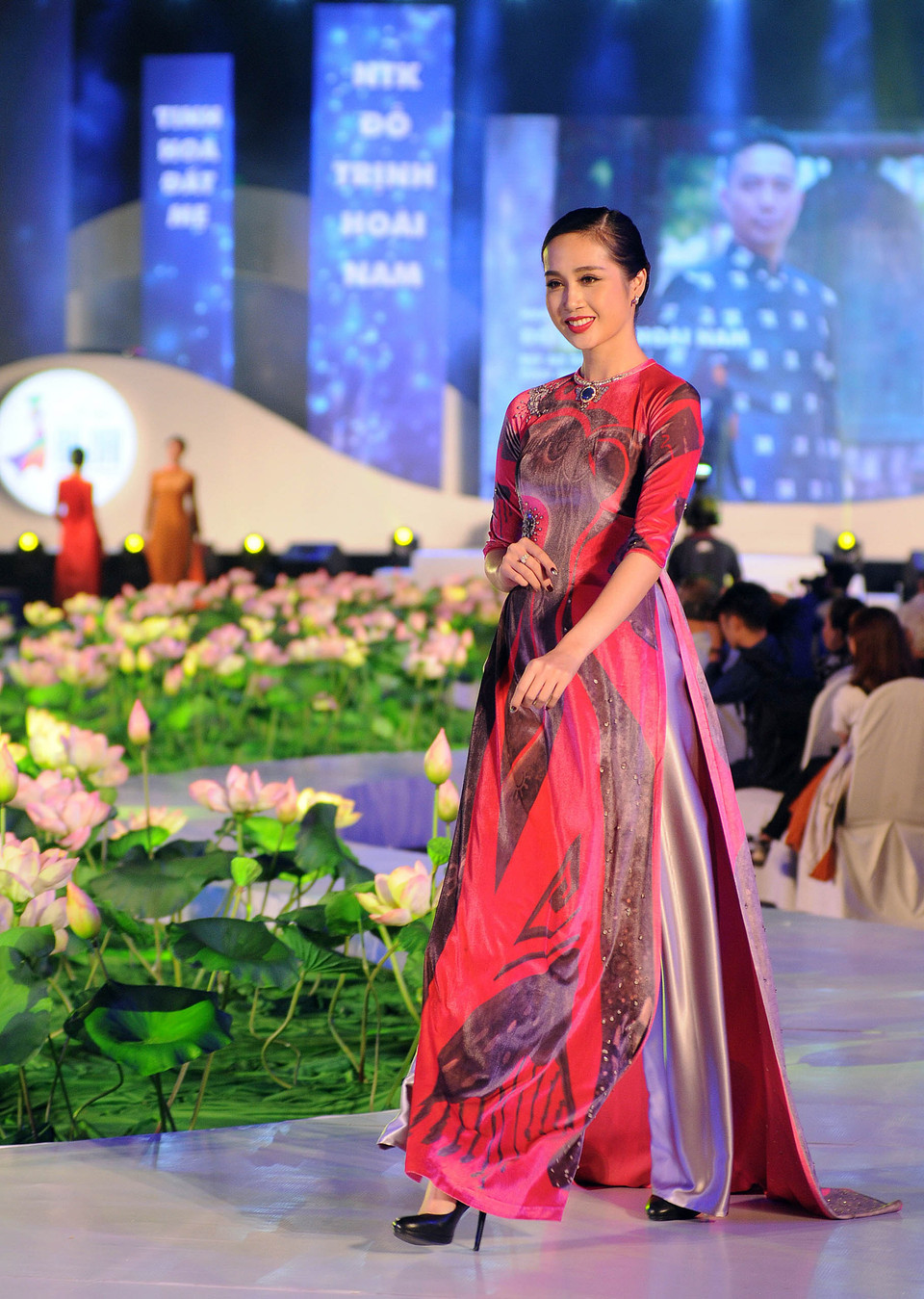 奥戴走秀。（图片来源：越通社）